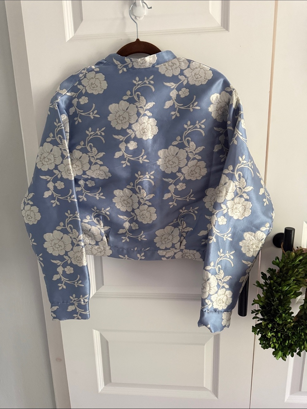 Sage the label Blue Floral Satin Bomber jacket with matching blouse size small - Picture 6 of 9